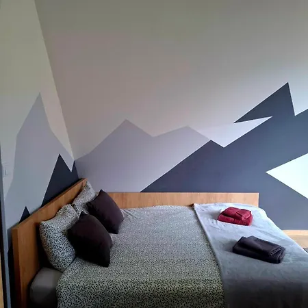 Apartment Hills Part Divcibare